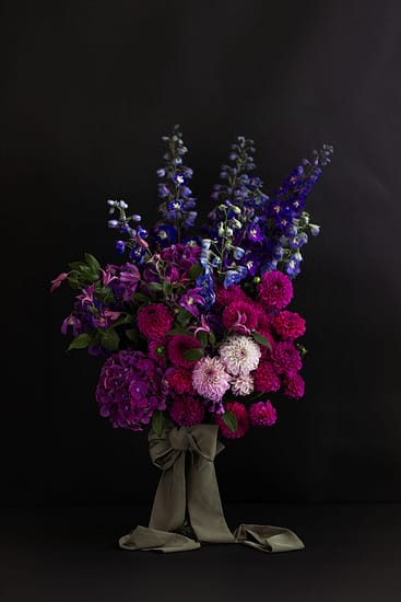Handcrafted seasonal flower arrangement delivery Berlin — Botanic Art